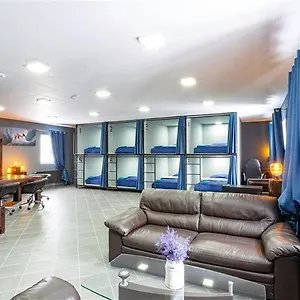 Capsule hotel Iron Cube, Struzna