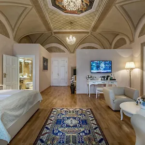 Hotel Little King U Malvaze Prague