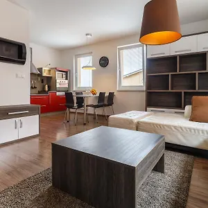 Apartmán Modern With 2 Bedrooms